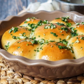 Pampushky (Ukrainian Garlic Bread)
