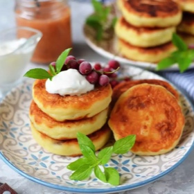 Syrniki: Ukrainian Cheese Pancakes