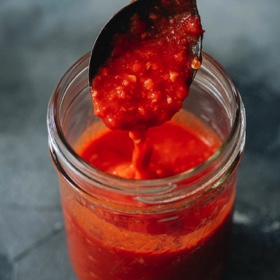 Homemade Chili Garlic Sauce (Huy Fong Brand Copycat)
